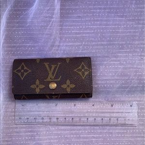 louis vuitton key holder